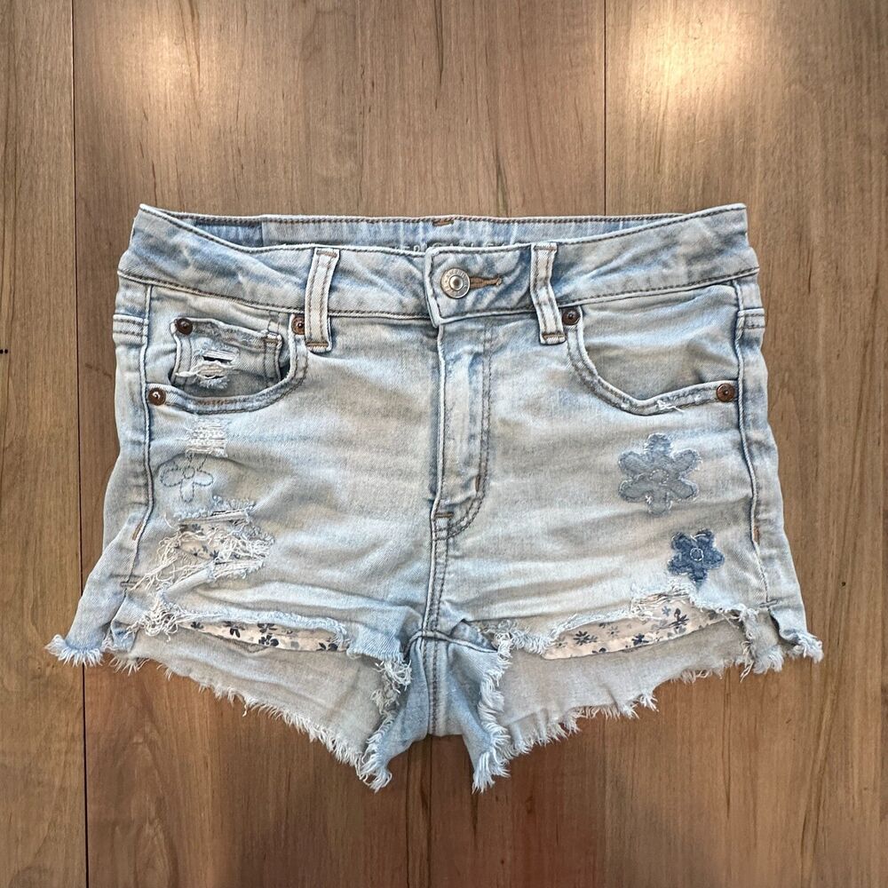 American Eagle Distressed Denim Cutoff Shorts Floral Patch Light Wash Size 4